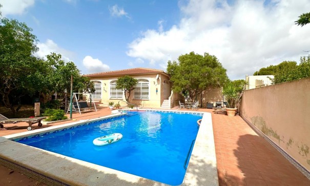 Venta - Chalet Independiente -
Torrevieja - Los Balcones - Los Altos del Edén