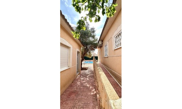 Venta - Chalet Independiente -
Torrevieja - Los Balcones - Los Altos del Edén