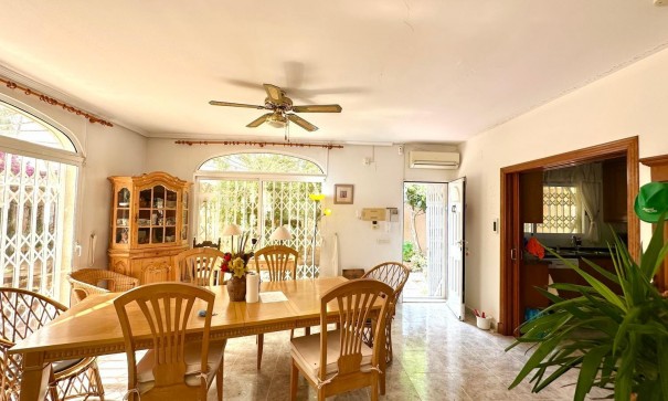 Venta - Chalet Independiente -
Torrevieja - Los Balcones - Los Altos del Edén