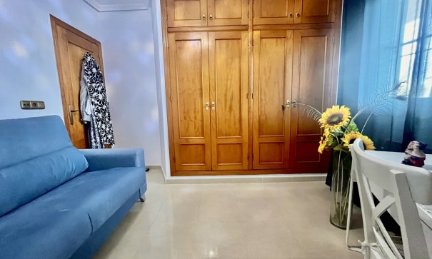 Herverkoop - Apartement Flat -
La Zenia