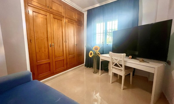 Herverkoop - Apartement Flat -
La Zenia