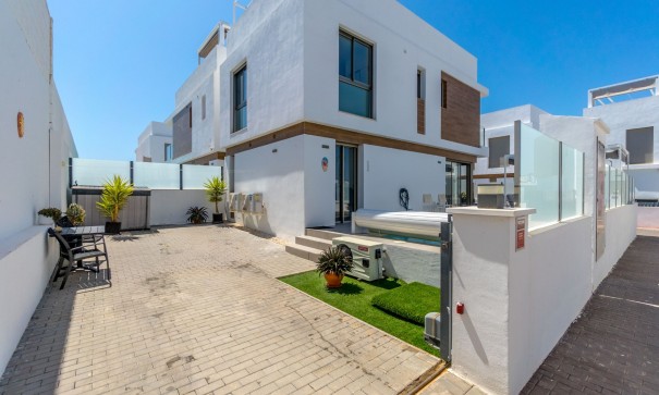 Sale - Detached Villa -
Orihuela Costa - Villamartín