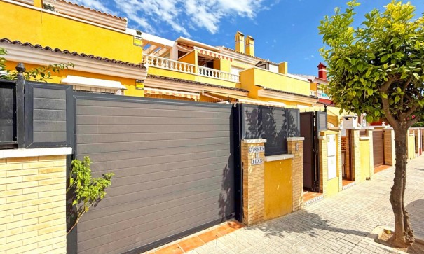 Sale - Town house -
Torrevieja - La Siesta - El Salado -  Torreta