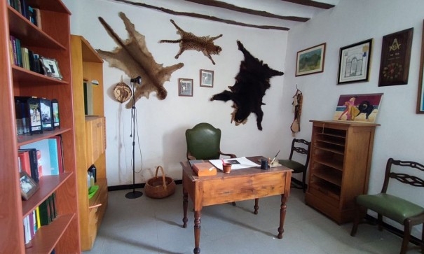 Videresalg - Finca landejendom -
Yecla