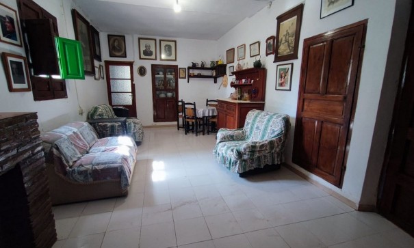 Videresalg - Finca landejendom -
Yecla