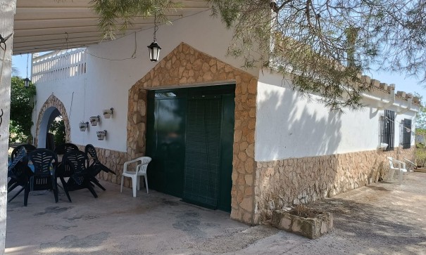 Herverkoop - Vrijstaande Villa -
Yecla