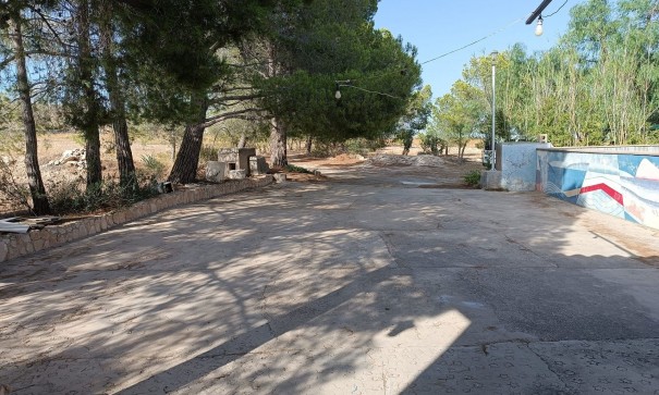 Herverkoop - Vrijstaande Villa -
Yecla