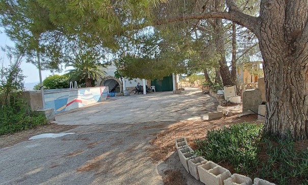 Herverkoop - Vrijstaande Villa -
Yecla