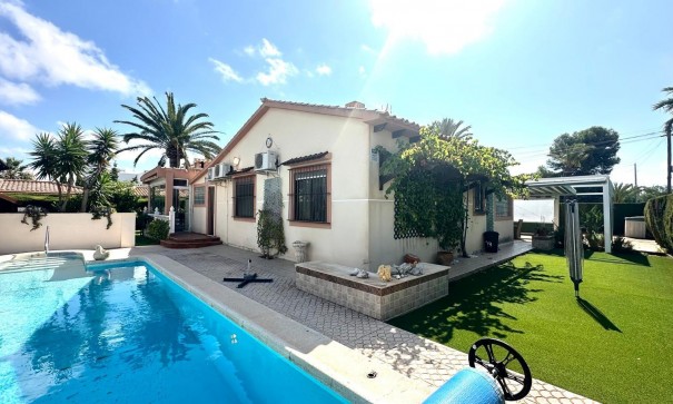 Fritliggende villa - Videresalg - Cabo Roig -
                Costa blanca
