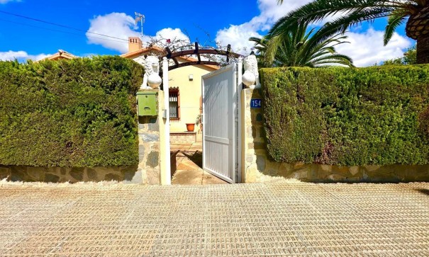 Venta - Chalet Independiente -
Cabo Roig - Costa blanca