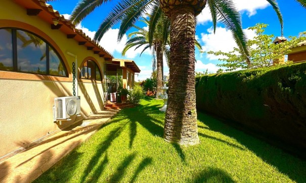 Venta - Chalet Independiente -
Cabo Roig - Costa blanca