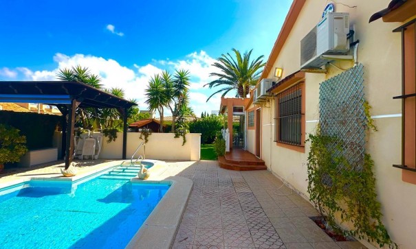 Venta - Chalet Independiente -
Cabo Roig - Costa blanca