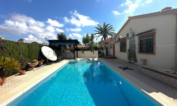 Venta - Chalet Independiente -
Cabo Roig - Costa blanca