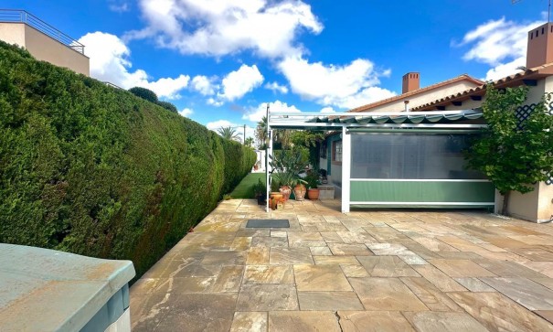 Venta - Chalet Independiente -
Cabo Roig - Costa blanca