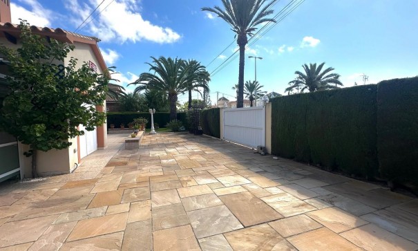 Venta - Chalet Independiente -
Cabo Roig - Costa blanca