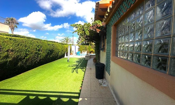 Venta - Chalet Independiente -
Cabo Roig - Costa blanca