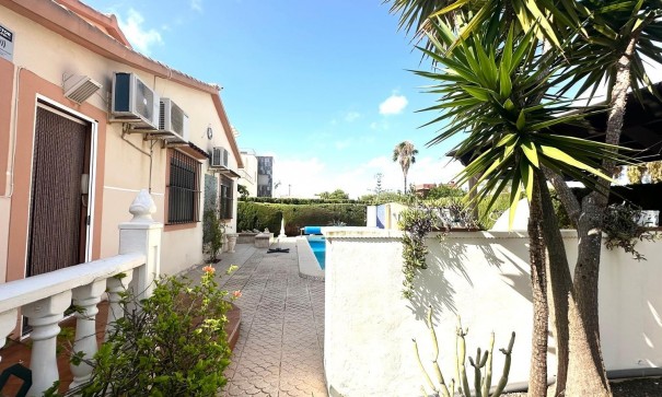 Venta - Chalet Independiente -
Cabo Roig - Costa blanca