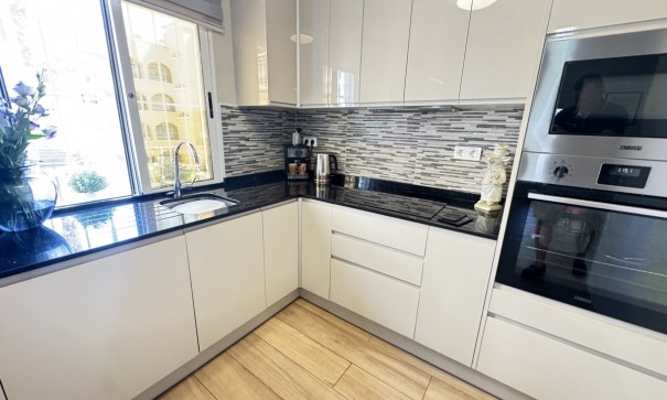 Återförsäljning - Fristående villa -
Villamartín