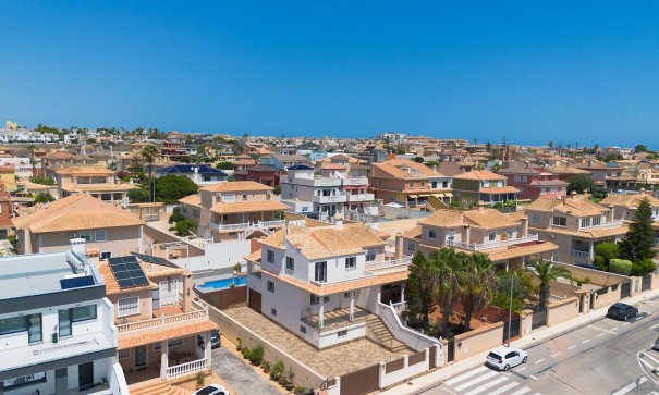 Återförsäljning - Fristående villa -
Torrevieja - Aguas Nuevas
