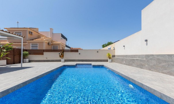 Återförsäljning - Fristående villa -
Torrevieja - Aguas Nuevas
