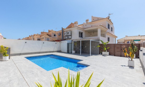 Återförsäljning - Fristående villa -
Torrevieja - Aguas Nuevas