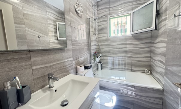 Resale - Freistehende Villa -
Villamartín