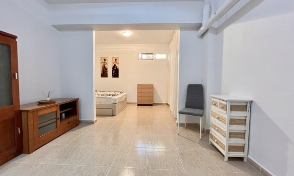 Videresalg - Byhus -
Avileses