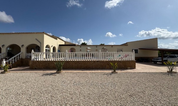 Resale - Freistehende Villa -
Catral - CatralAlicanteValenciaSpain