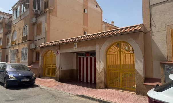 Sale - Garage -
Torrevieja - Playa del Acequión