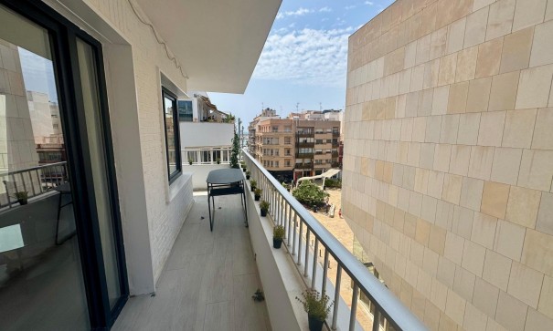 Resale - Wohnung Appartement -
Torrevieja - CLUB NAUTICO TORREVIEJA