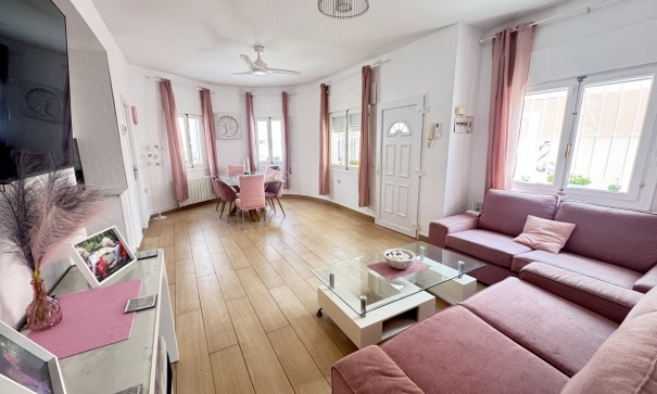 Sale - Detached Villa -
La Florida