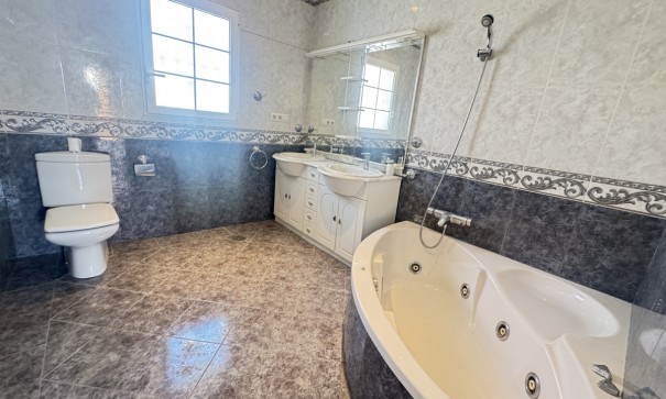 Venta - Chalet Independiente -
San Miguel de Salinas