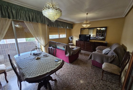 Revente - Maison de ville -
Salinas