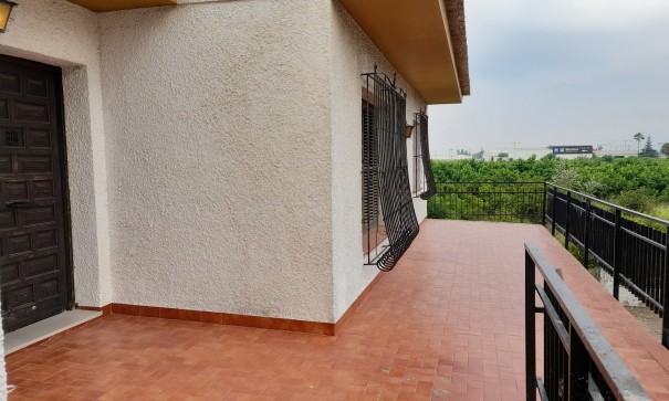 Herverkoop - Finca Landelijk pand -
Benejúzar