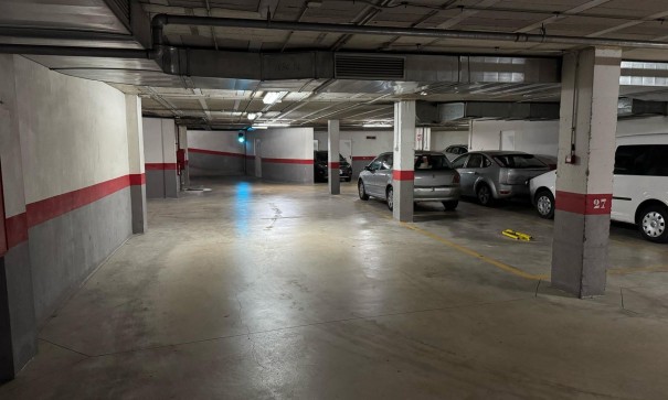 Sale - Garage -
Torrevieja - Centro