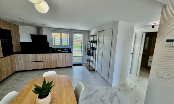 Revente - Appartement -
Torrevieja - Punta prima