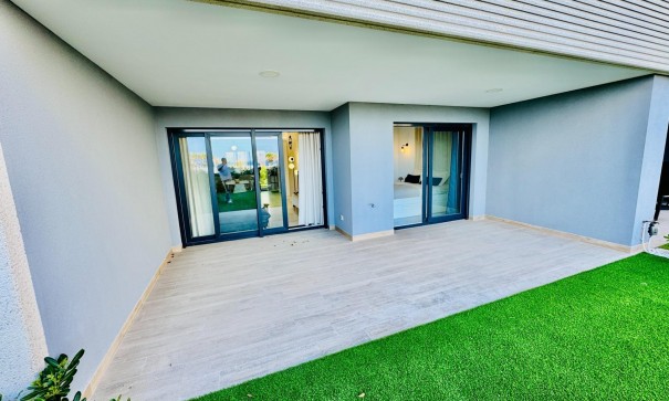 Revente - Appartement -
Torrevieja - Punta prima