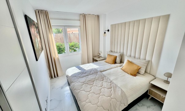 Revente - Appartement -
Torrevieja - Punta prima