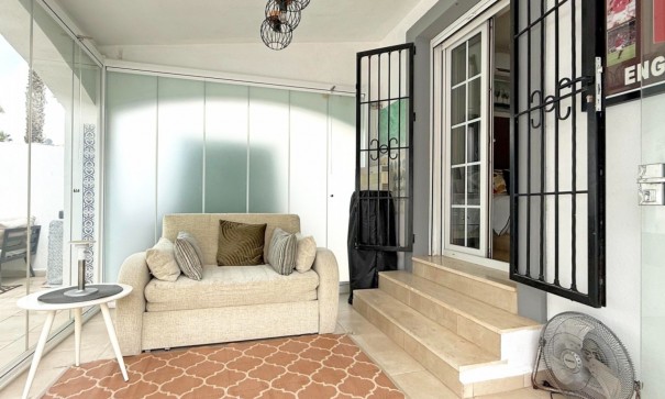 Videresalg - Fritliggende villa -
Orihuela Costa - Villamartín