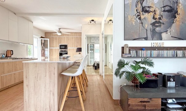 Videresalg - Fritliggende villa -
Orihuela Costa - Villamartín