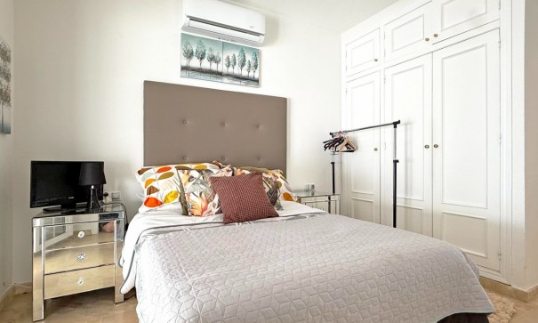 Videresalg - Fritliggende villa -
Orihuela Costa - Villamartín