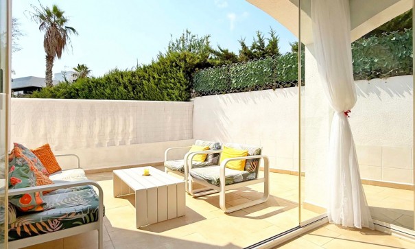 Videresalg - Fritliggende villa -
Orihuela Costa - Villamartín