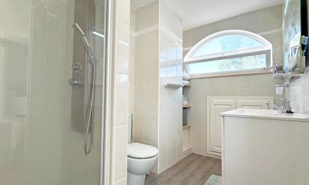 Videresalg - Fritliggende villa -
Orihuela Costa - Villamartín