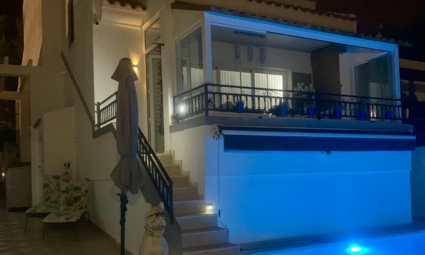 Videresalg - Fritliggende villa -
Orihuela Costa - Villamartín