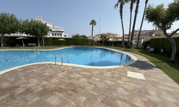 Venta - Apartamento piso -
Orihuela Costa - La Zenia