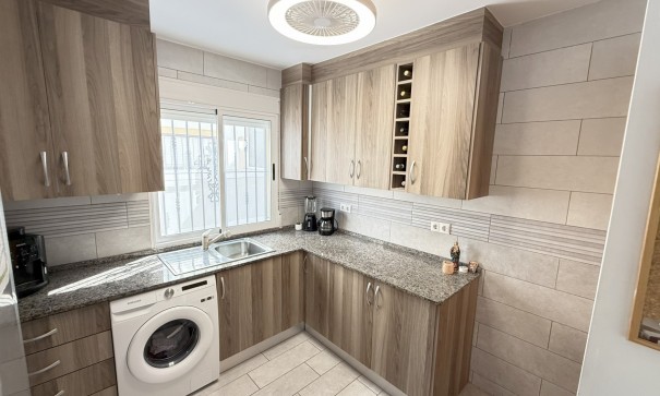 Sale - Town house -
Orihuela Costa - La Zenia