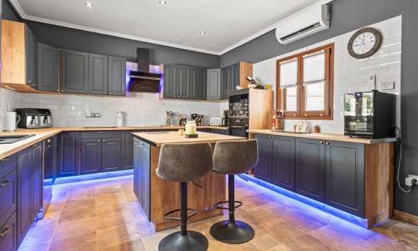 Videresalg - Finca landejendom -
Torremendo