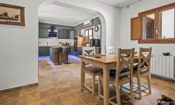 Videresalg - Finca landejendom -
Torremendo