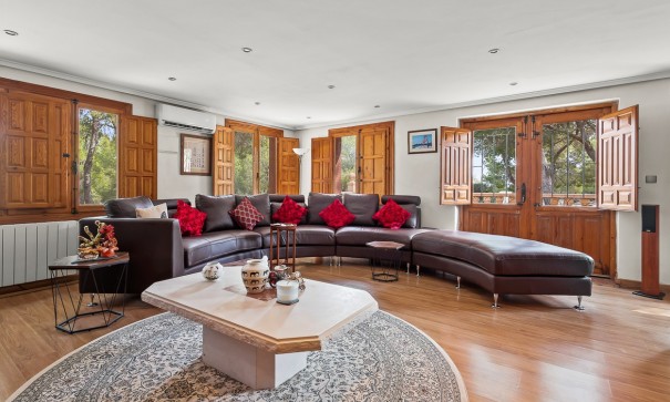 Videresalg - Finca landejendom -
Torremendo