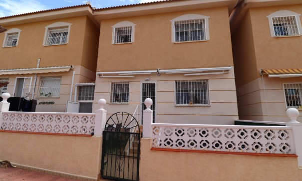 Sale - Town house -
Benijofar - Monte Azul
